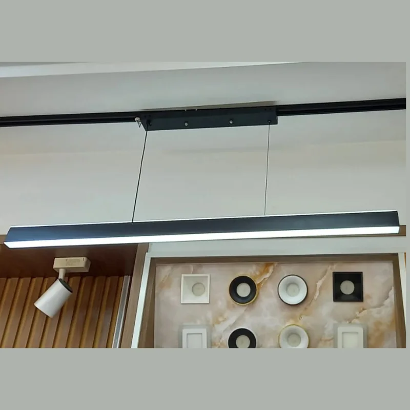 Suspension Linéaire Fine Aluminium Noir (120cm) – Design Ultra-Minimaliste