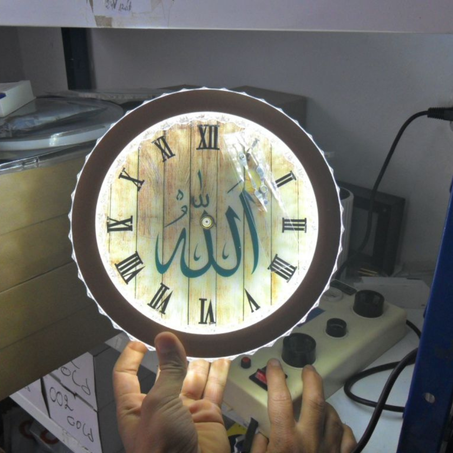 Horloge Murale LED – Design Élégant et Spirituel