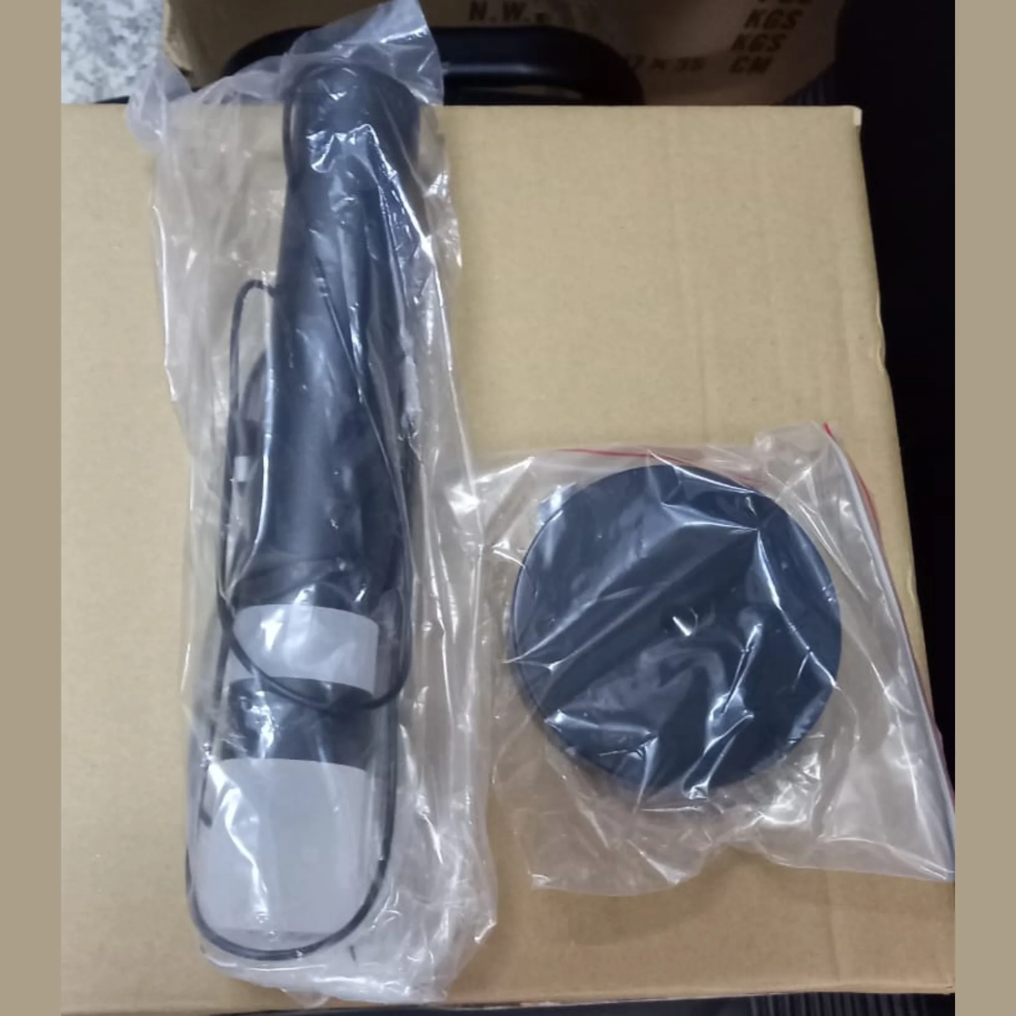 Suspension Tube LED Bicolore (Noir/Blanc) – Spot Design pour Cuisine