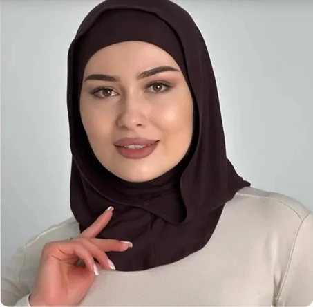 ✨ خمار ليلى 1 في 2 – أناقة وثبات في ثوانٍ