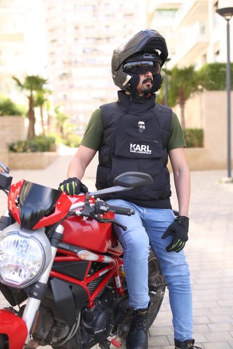 *كون دايمًا في الصدارة!*   جيلي KARL 2025، تصميم عصري يُوفّر ليك الحماية والأناقة معًا، سواء كنت على الطريق أو في المدينة.