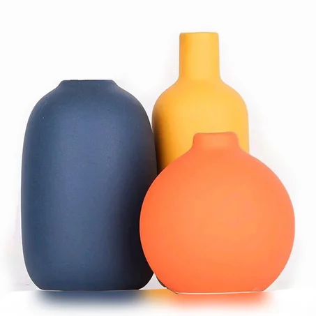 Vases colorés de décoration