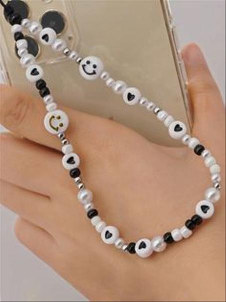 charme de telephone blanc et noir