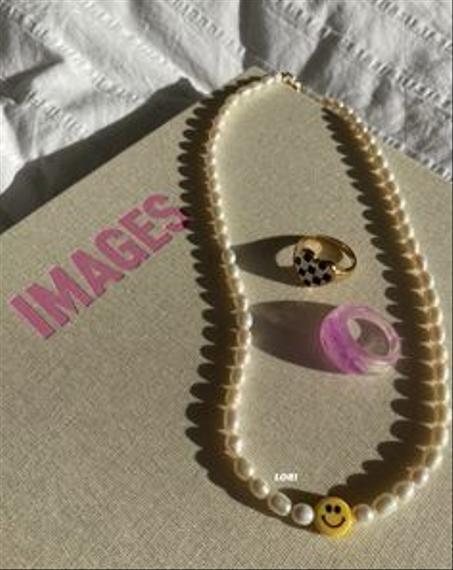 collier perle et emoji