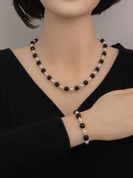 collier et braclet perle blanc et noir