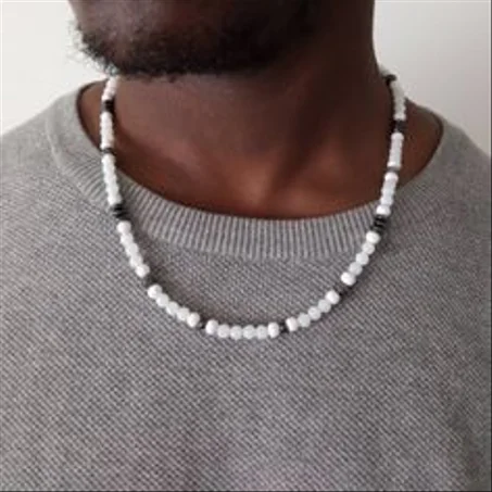 collier blanc