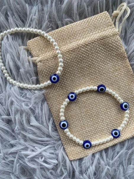 bracelet perle blanc avec oeil bleu