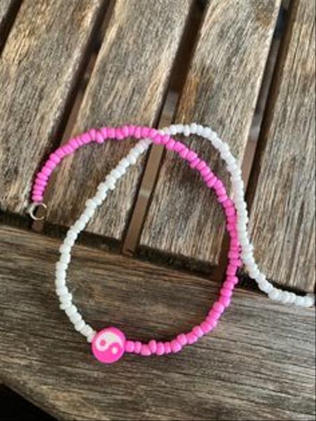 collier rose et blanc