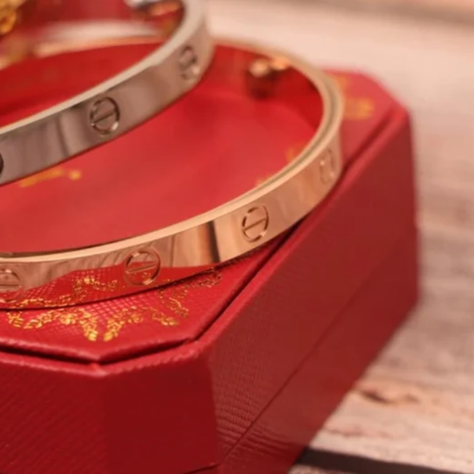 Cartier dainty online bracelet