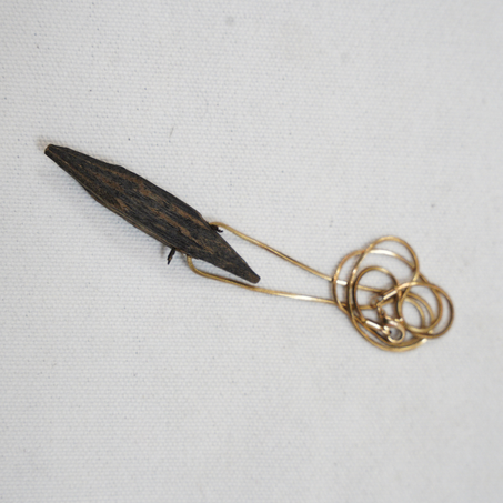 🌟 تعليقة خشب العود – لمسة أصالة تفوح بالفخامة