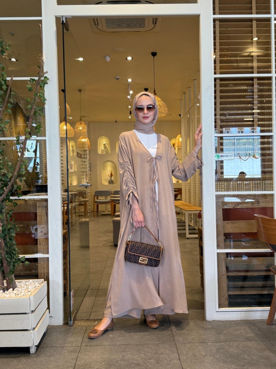 ENSEMBLE 'BELLA ' ABAYA PLUS PANTALON CARRE EN CREPE