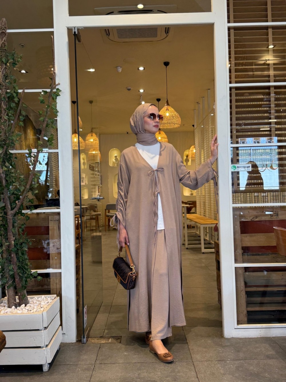 ENSEMBLE 'BELLA ' ABAYA PLUS PANTALON CARRE EN CREPE