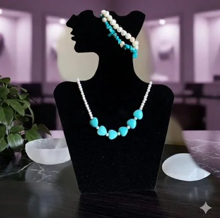 طقم لؤلؤ مع قلوب الفيروز