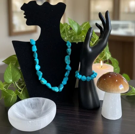 طقم  الفيروز الطبيعي بحباته العفوية