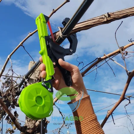 Pince attache ألة الربط