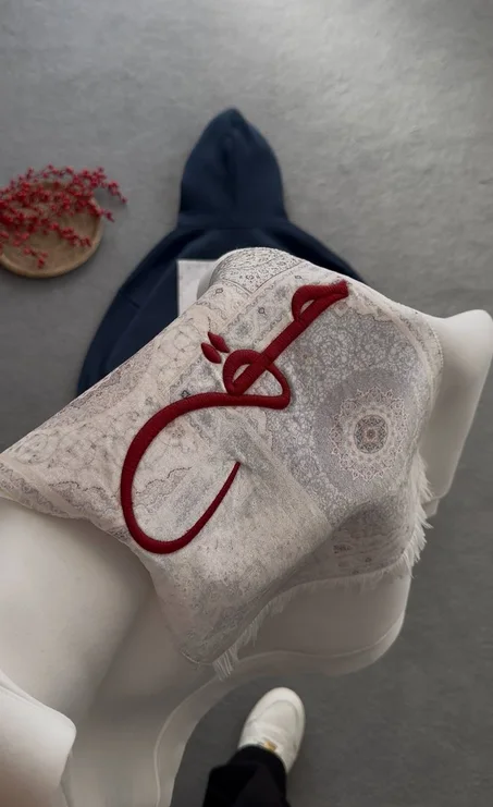 هودي حق🧥 أزيدار (AZIDAR) – سحر التصميم المستوحى من التراث العربي