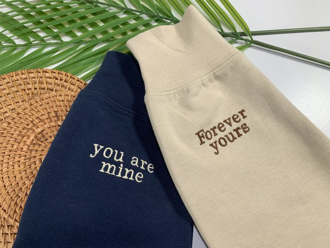 Hoodie SWEAT  brodé TISHURTE  personnalisé  pour les couples
