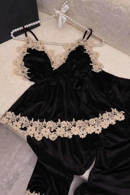 بيجامة الوردة