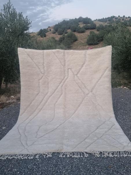 Handwoven Moroccan Rug with Modern Geometric Patterns – Natural Wool Carpet for Stylish Interiors