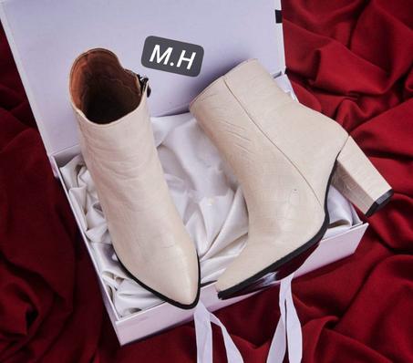 حذاء من الجلد النساء