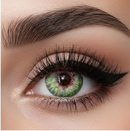 إميرالا – عدسات خضراء بلمعة طبيعية منقطة