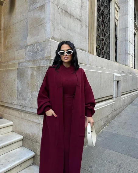 Robe et cardigan long col rond