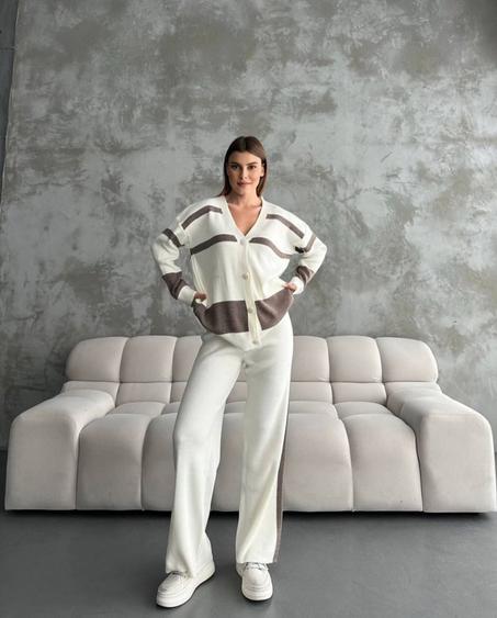 Ensemble en maille contrastée