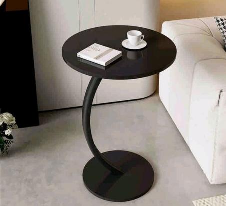 طاولة جانبية دائرية عصرية