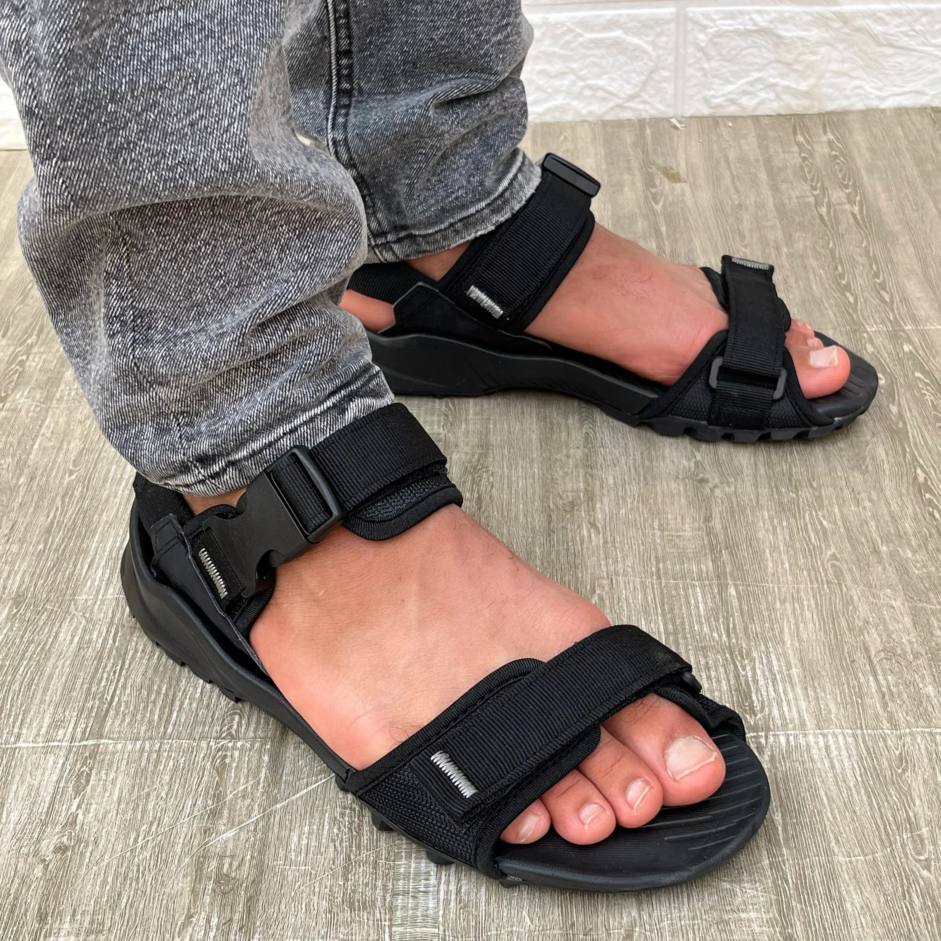 🔥 صندالة خفيفة، أنيقة، ومصنوعة بإتقان عالي 💯