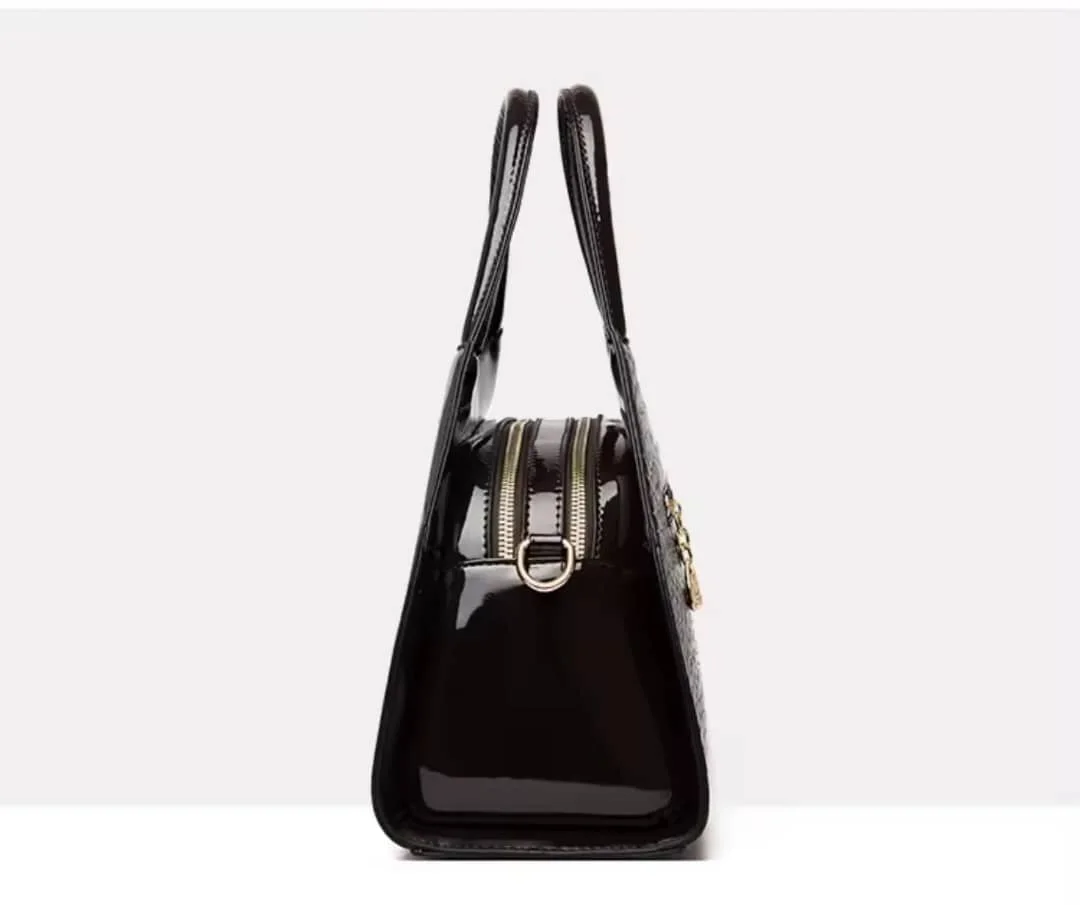 Sac à main luxe effet croco, design chic et intemporel.