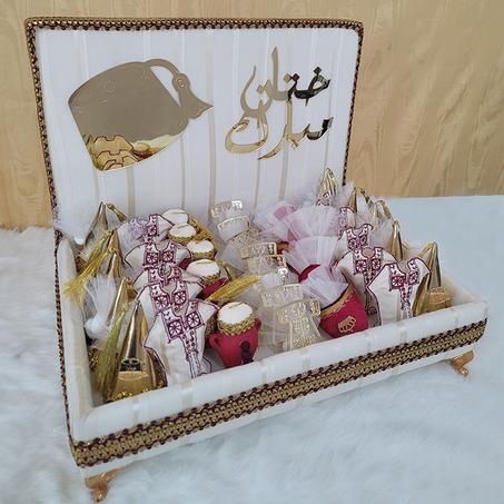 Plateau Thour Compris 50 Pièces Brodé Rouge