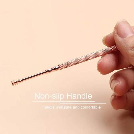 ادوات العناية بالاذن للأطفال