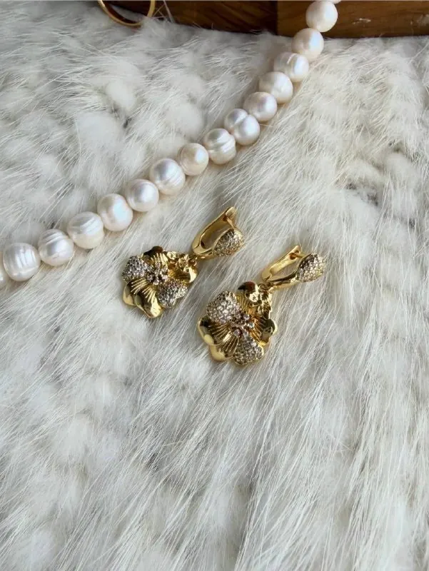 Parure trois pieces en plaqué or fabriqué avec djoher hor ✨