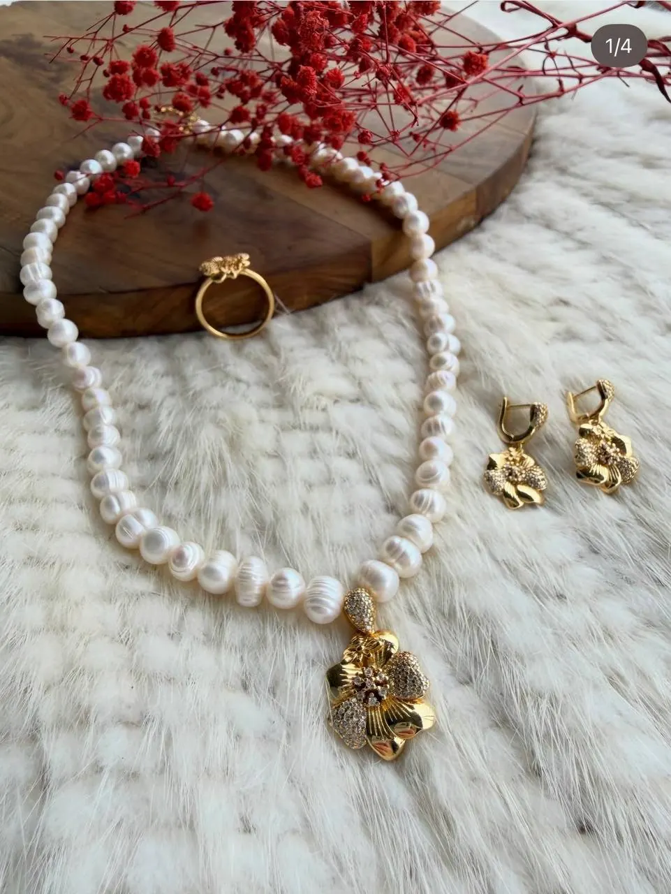 Parure trois pieces en plaqué or fabriqué avec djoher hor ✨