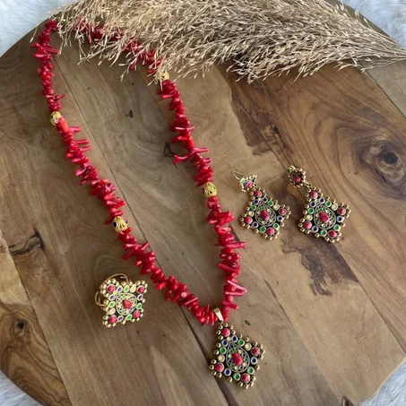 ✨Parure berbère 3 pièces en acier inoxydable doré – Faux corail