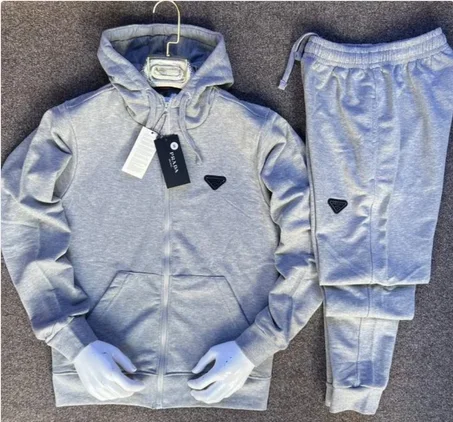 خليك مميز في مشاويرك طقم رياضي متوفر الآن باللونين الأسود الملكي والرمادي الكلاسيكي