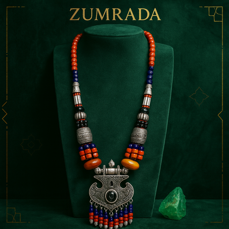 عقد التراث الفضي – أصالة الشرق وسحر الألوان