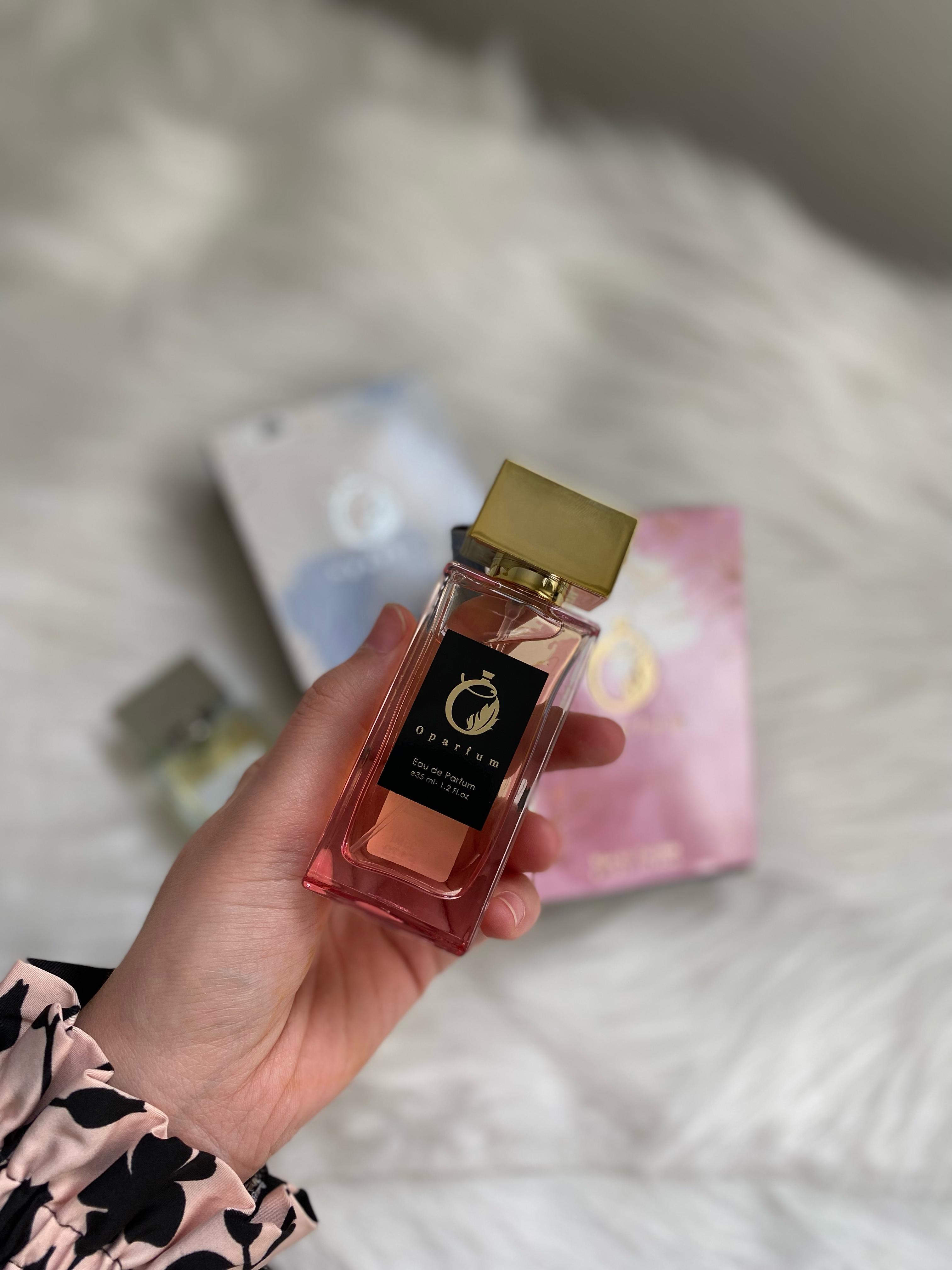 🌸 عطر نسائي فاخرمن فئة50 ML – أنوثة تُحكى، وسحر لا يُنسى🌸