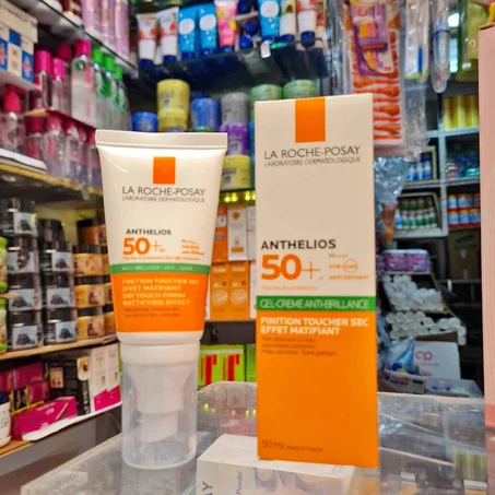 LA ROCHE-POSAY ANTHELIOS CRÈME SOLAIRE VISAGE HYDRATANTE SPF50+ 50ML -  لاروش بوزيه انثليوس دراي تاتش كريم ضد اللمعان غير دهني معامل حماية 50 50 ملي