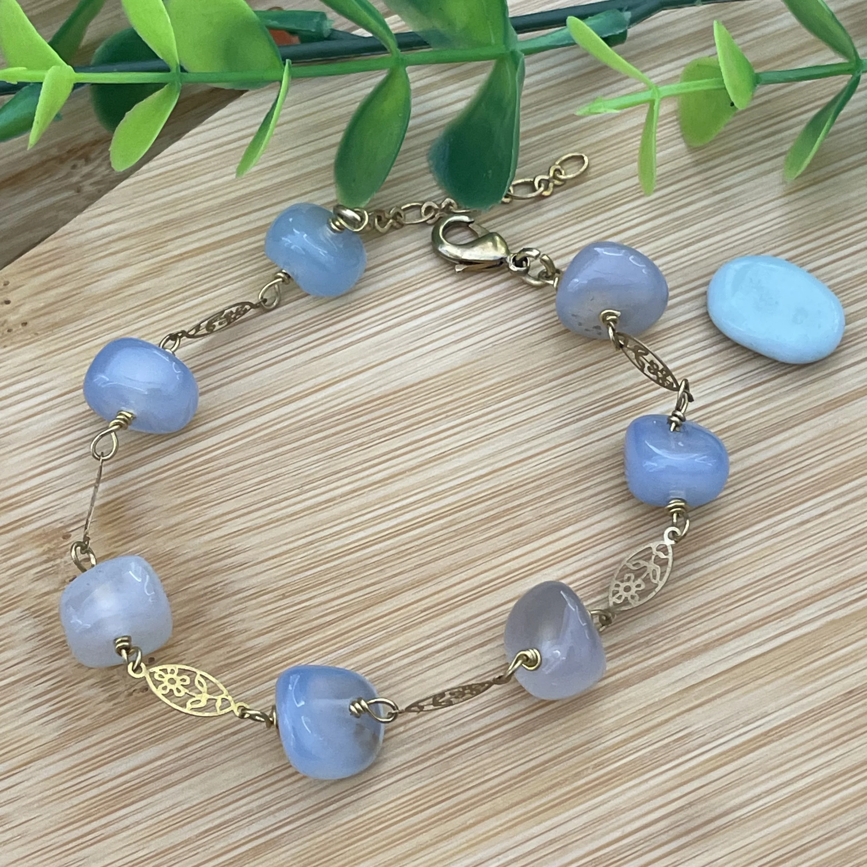 Gourmette floral en cuivre et agate