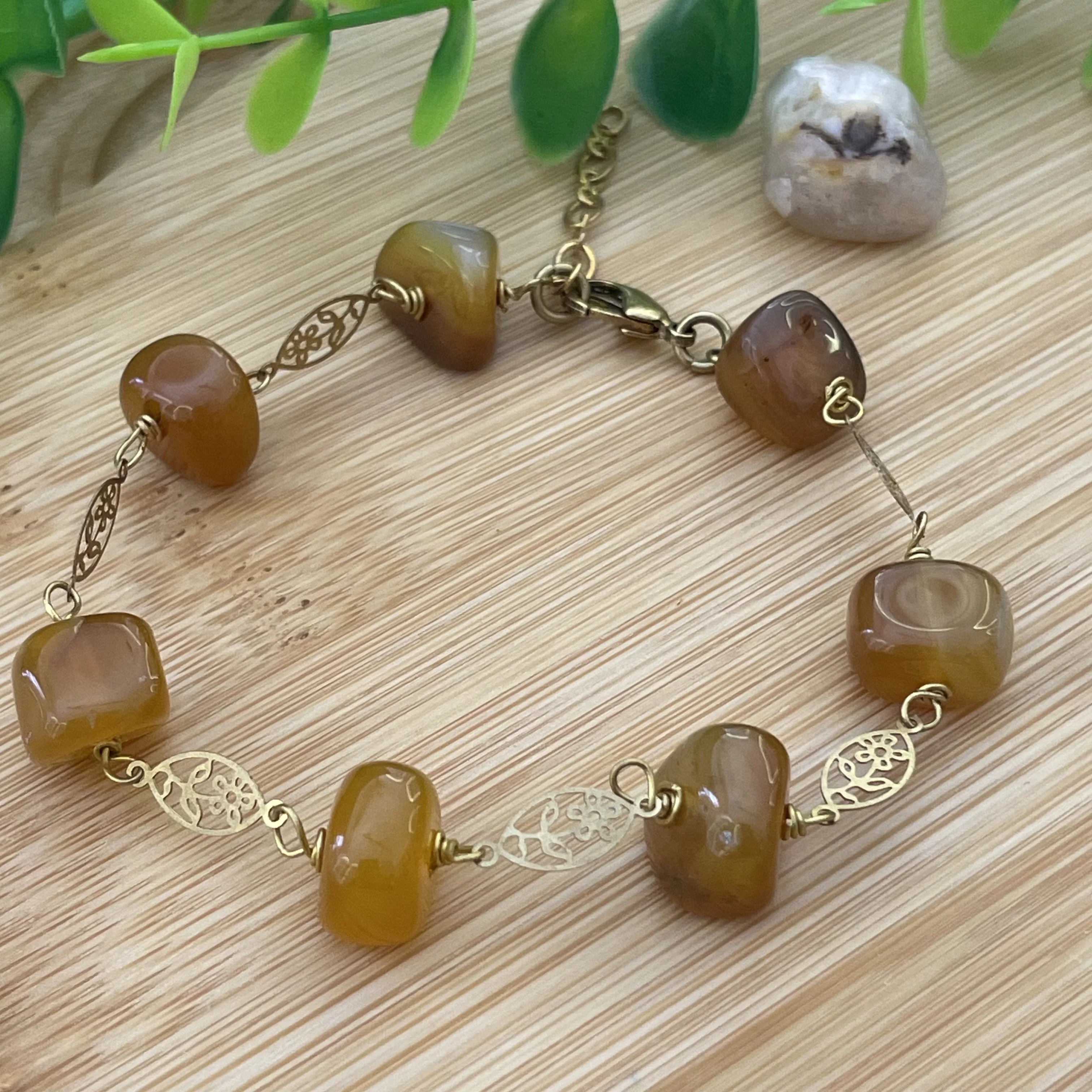 Gourmette floral en cuivre et agate