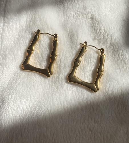 Boucles Carrées et Authentiques