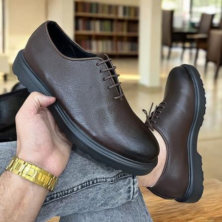 Marche d’homme, empreinte de cuir