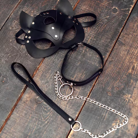 🐾 Mysterious Seduction: Black Cat Mask 🖤