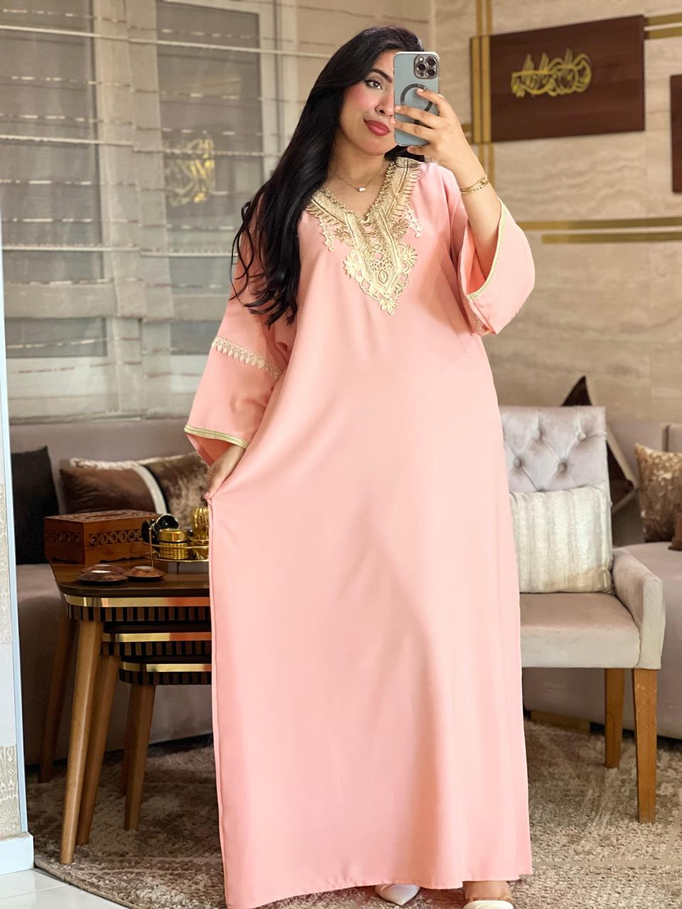 قفطان مغربي فاخر، سحر الأصالة وأناقة التميز في كل تفصيل