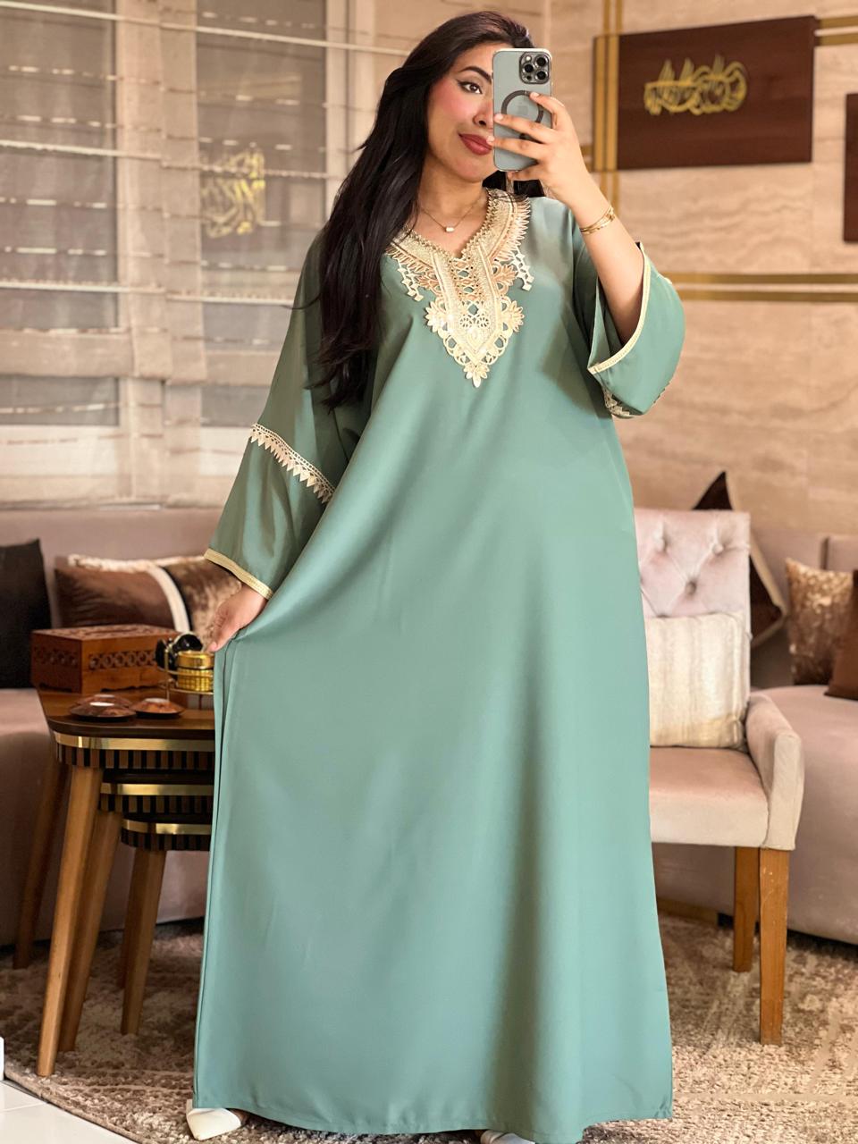 قفطان مغربي فاخر، سحر الأصالة وأناقة التميز في كل تفصيل