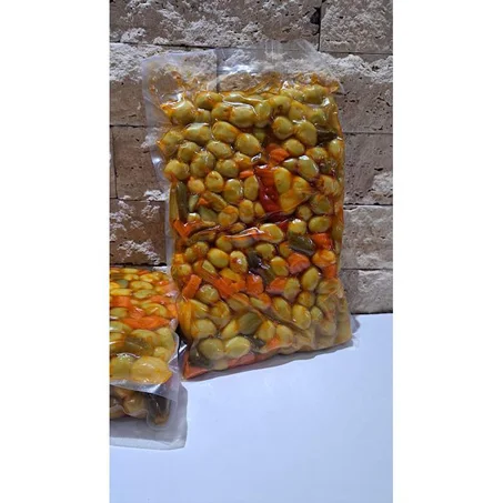 زيتون اخضر بالخضر 1 كلغ