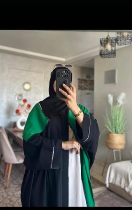 عباءة فاخرة بألوان راقية لإطلالة أنيقة ومميزة! ✨