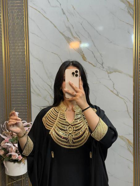 فراشة انيقة بالوان رائعة