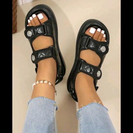 صندالة انيقة للنساء